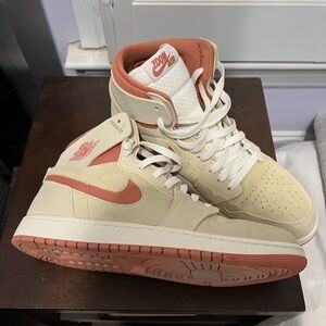 Nike Air Jordan Box in Tan and Black